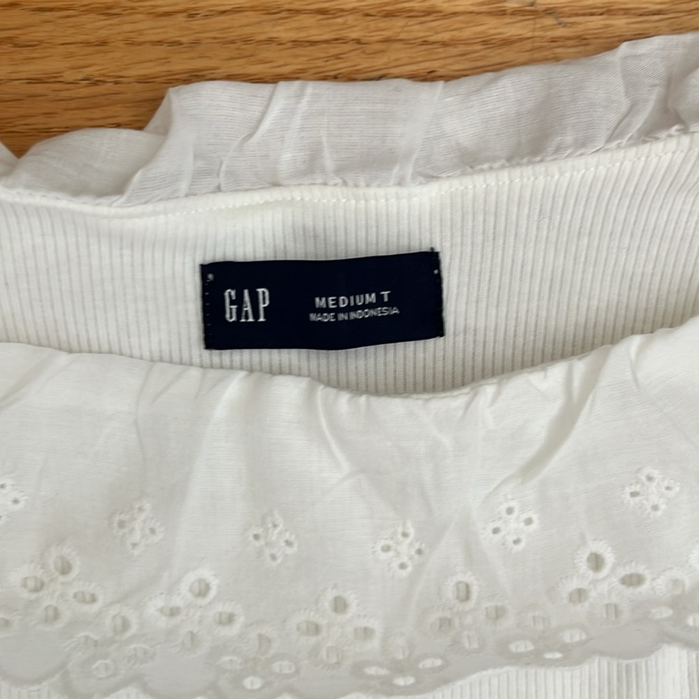 GAP Eyelet Ruffle Neck Ribbed Tank Top - Picture 9 of 13